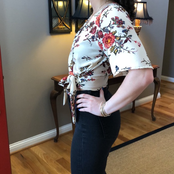 Cropped wrap top - Picture 4 of 7